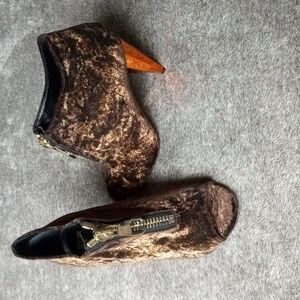 Never Ever made in Italy velvet peep toe heeled booties